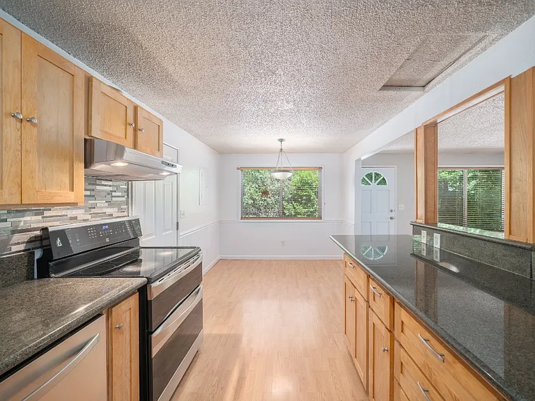 9207 SW 26th Ave — Photo 5