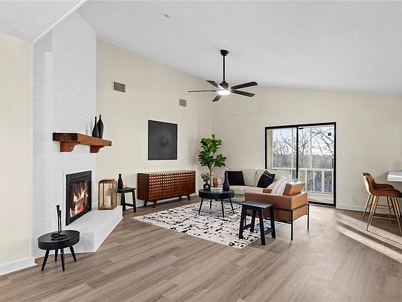 4th image of 300 Ridge Crest Dr