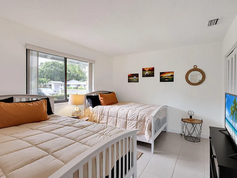 526 Club Dr — Photo 19