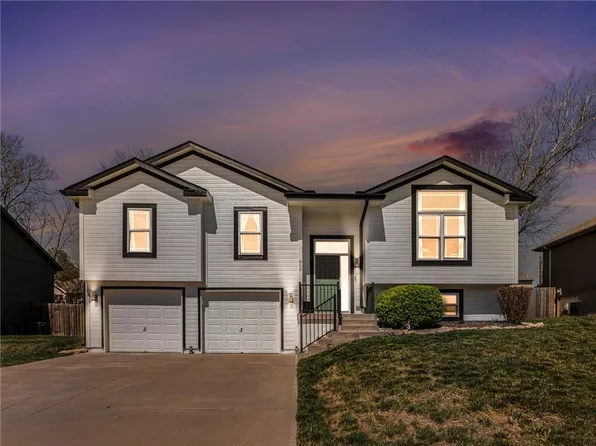 809 Old Stage Rd, Pleasant Hill, MO 64080