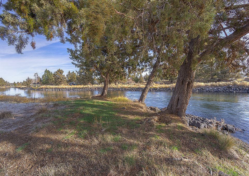 2nd image of 63220 Brightwater Dr