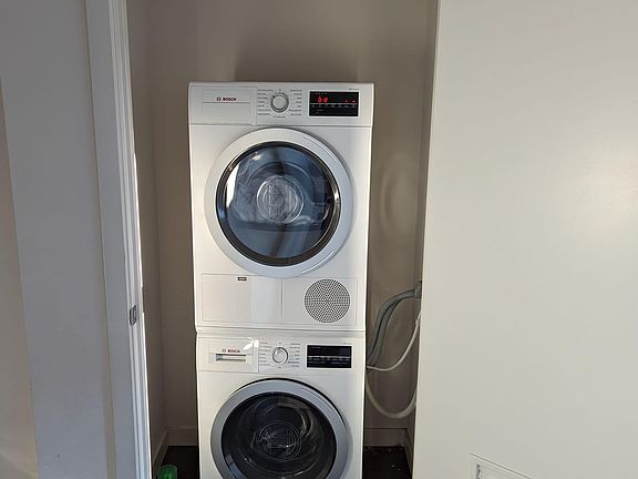 2nd image of 1536 Bellevue Ave #903