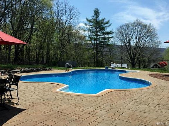 Three season room over lookng pool and back yard.