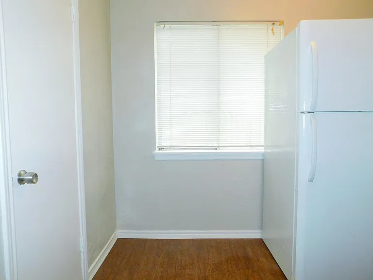 401 Betchan St #4A — Photo 5