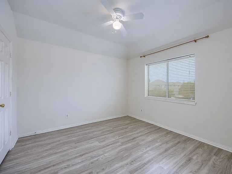 6609 Amesbury Ln — Photo 10