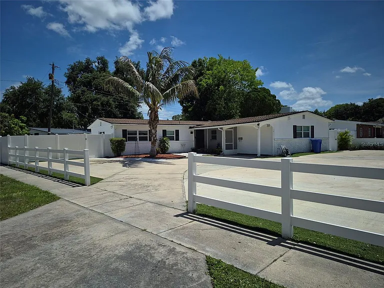 7709 W Hanna Ave — Photo 2