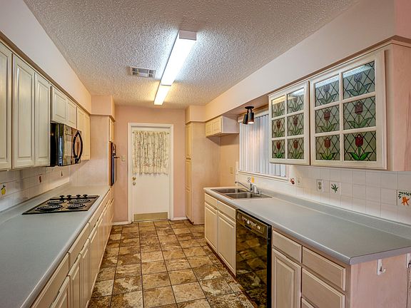 3rd image of 10145 Luella Ave
