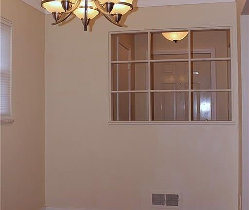 5th image of 2333 Manchester Dr