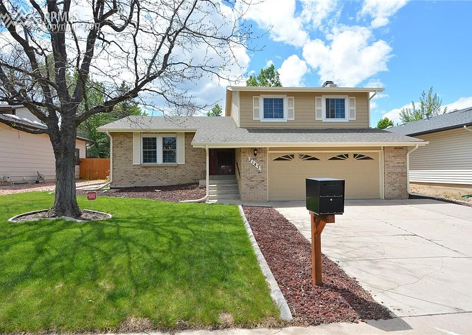 FRONT VIEW OF THE HOME