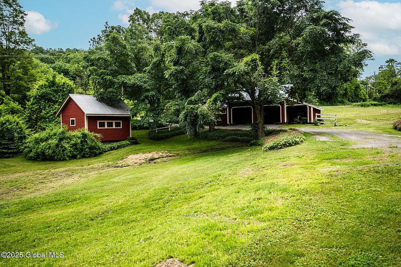 3rd image of 1121 Lundy Road