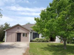 102 Willow Dr, Hutto, TX 78634