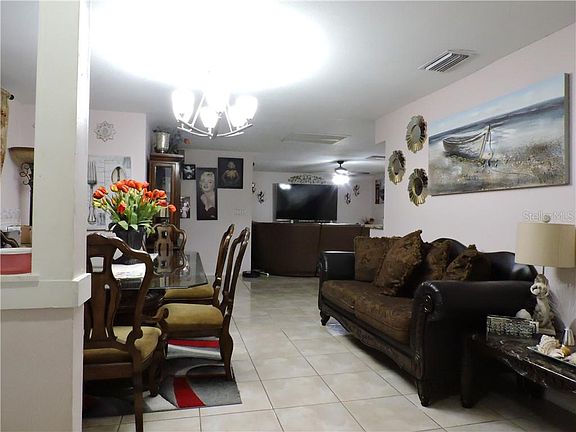 3rd image of 595 Floral Dr