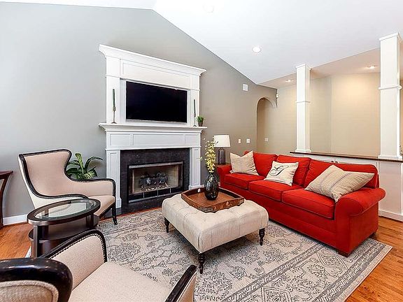 3rd image of 413 Peninsula Knolls Ln