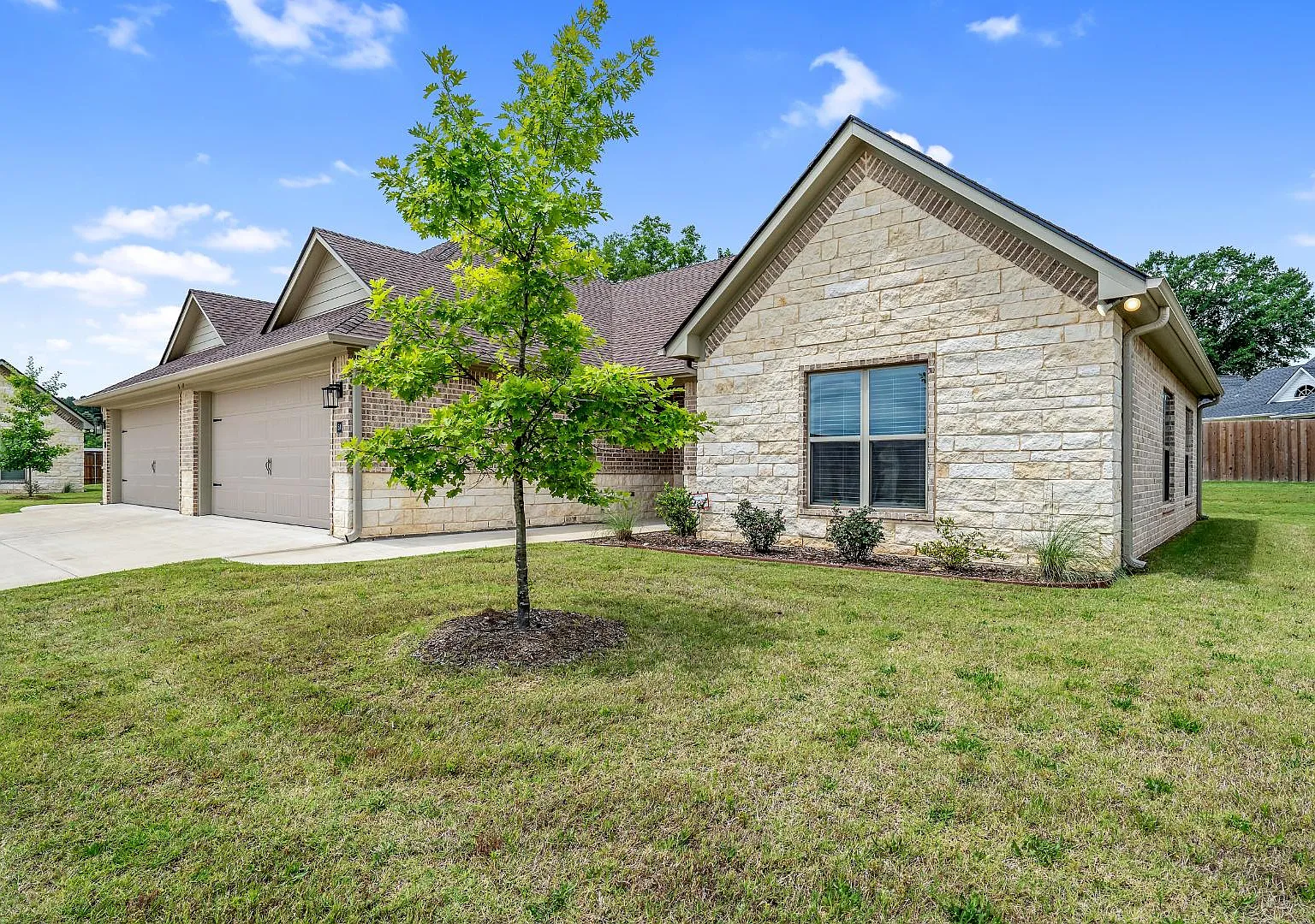 501 Kidd Drive - 8A — Photo 1