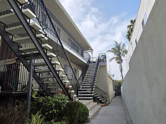 3rd image of 1829 20th St #2