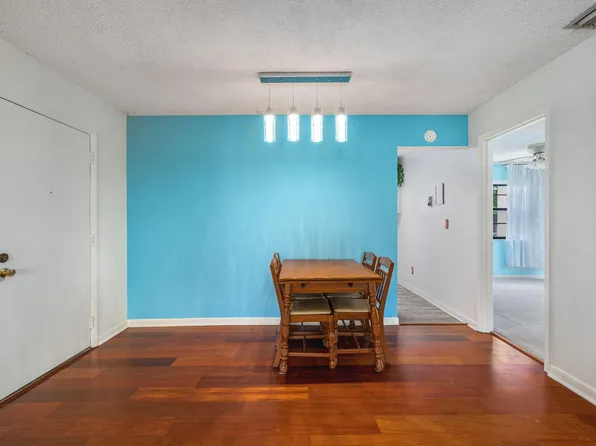 2050 Oleander Boulevard #3-206, Fort Pierce, FL 34950