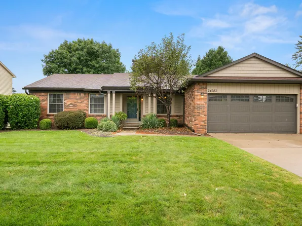 24923 Fairway Hills Dr, Novi, MI 48374