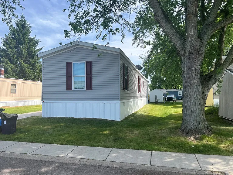 Westbridge Manor — Photo 60