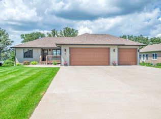 110 W Bay Rd, Lake Park, IA 51347
