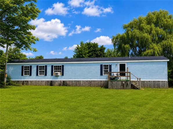 518 Shadyrest Rd, Fombell, PA 16117