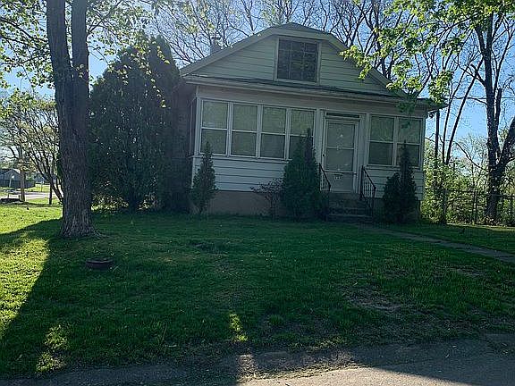 2nd image of 600 Albert St