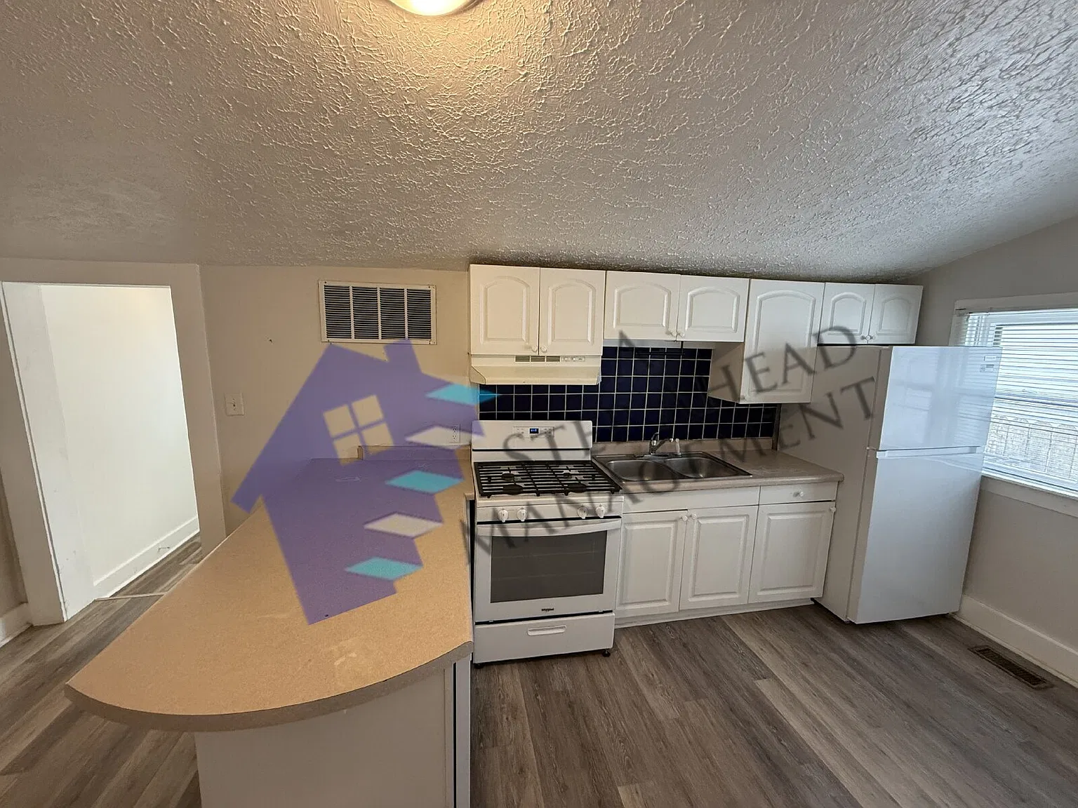 1119 Woodlawn Ave — Photo 4