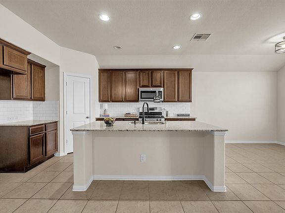 3rd image of 223 Paddle Fish Pl