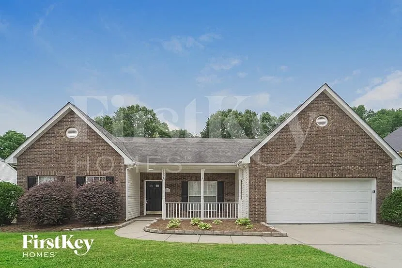 4 bed, 2.0 bath, 2417 sqft, $2,635 — Photo 2