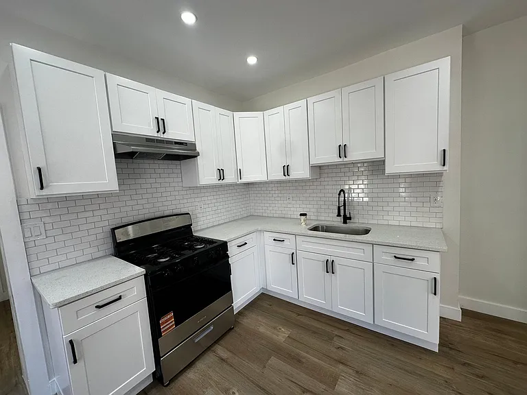114 Hoffman Ave — Photo 7