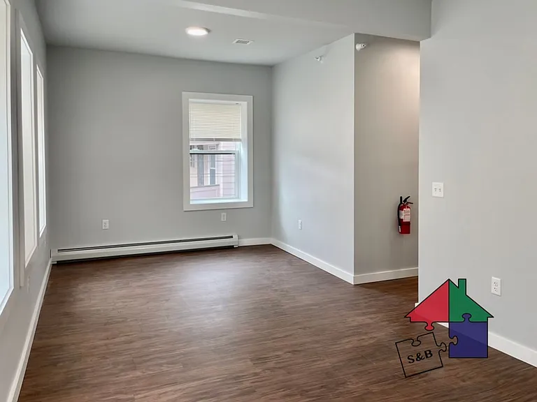 33 Granite St — Photo 2