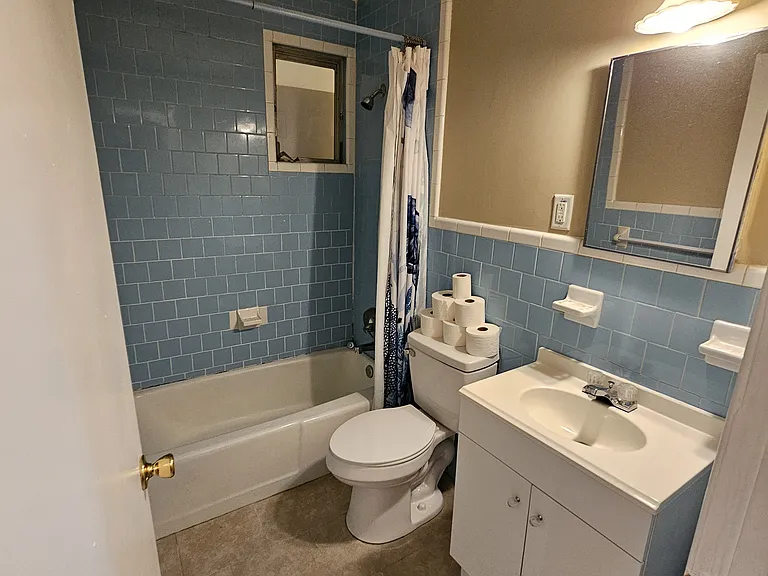 N 46th Ave — Photo 15