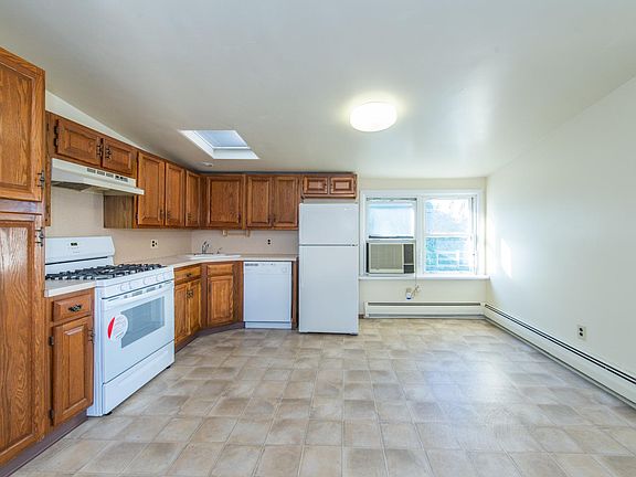 5th image of 71 Jefferson Ave Floor 2