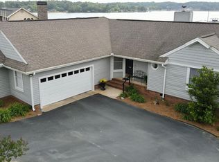 126 Bridgepoint Rd, Greenwood, SC 29649