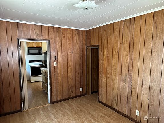 3rd image of 406 W Spruce Avenue