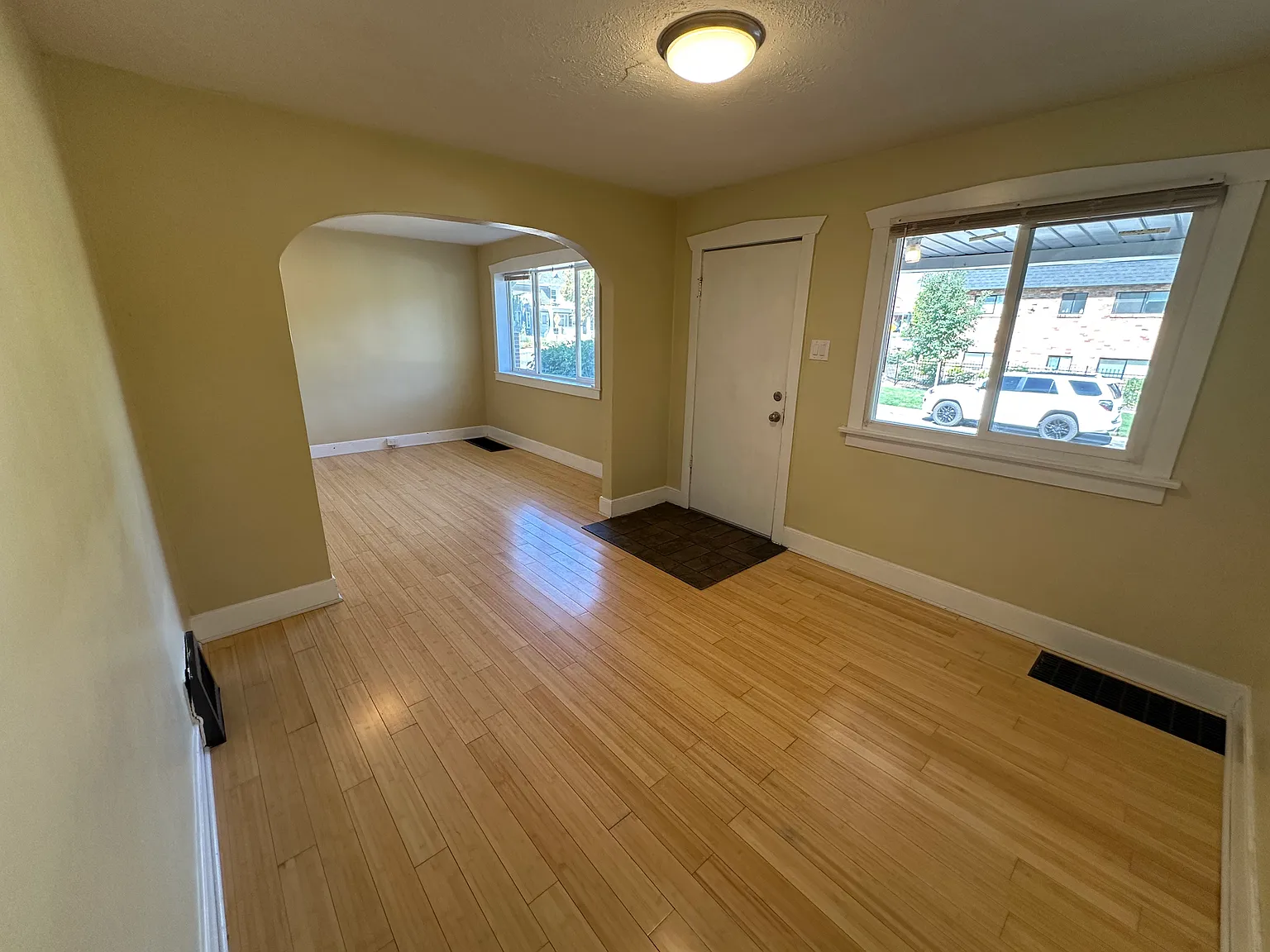 3 bed, 1300 sqft, $1,950 — Photo 2