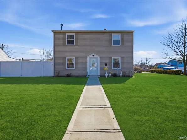 102 Old Farm Road, Levittown, NY 11756