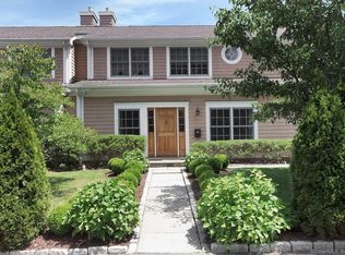 1 Northfield St #A, Greenwich, CT 06830