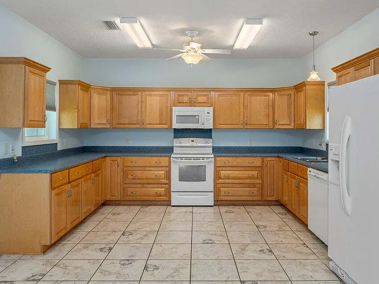 322 Crescent Dr — Photo 12