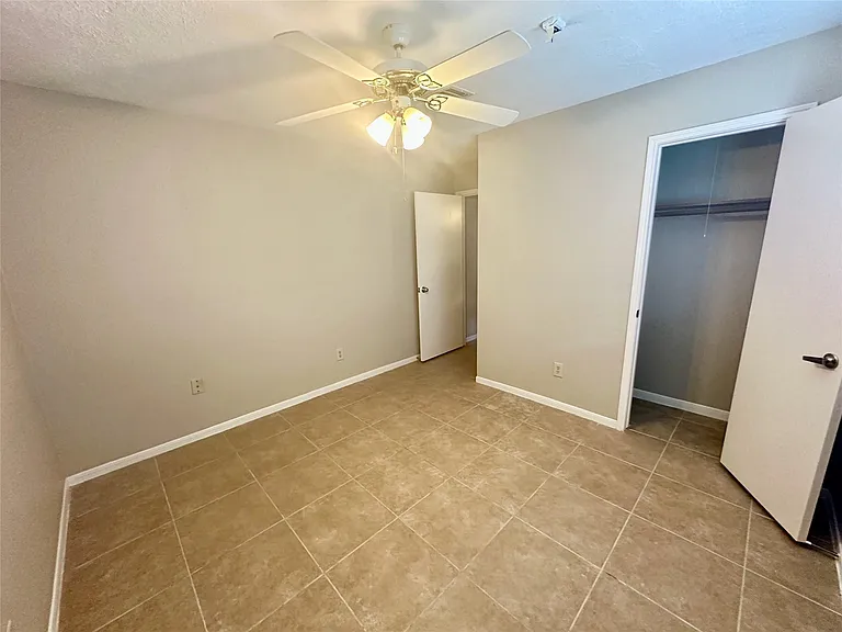 2711 Colony Dr — Photo 14