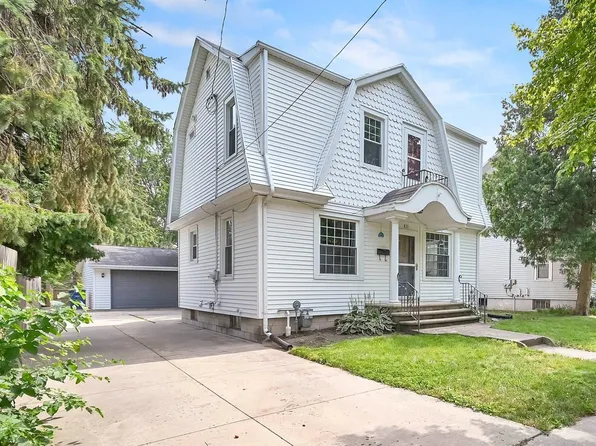 831 S Roosevelt St, Green Bay, WI 54301