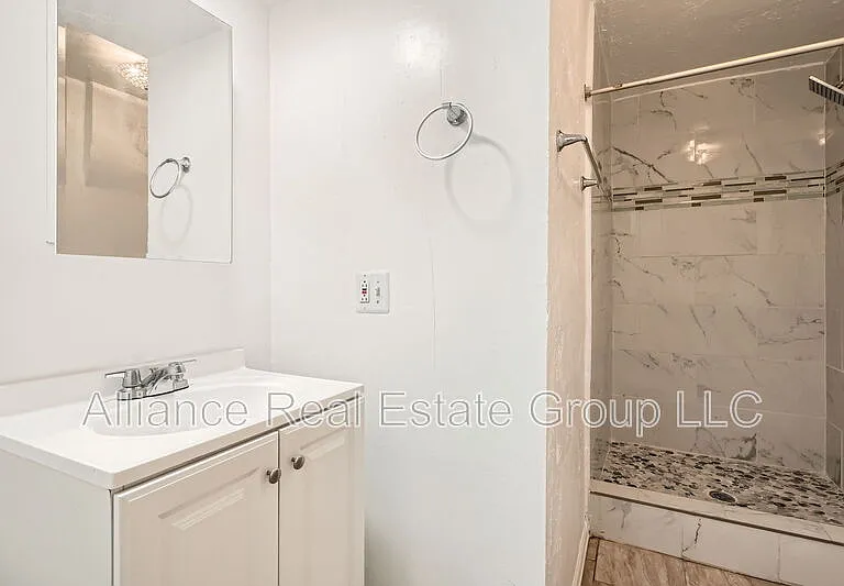 2827 California St — Photo 8