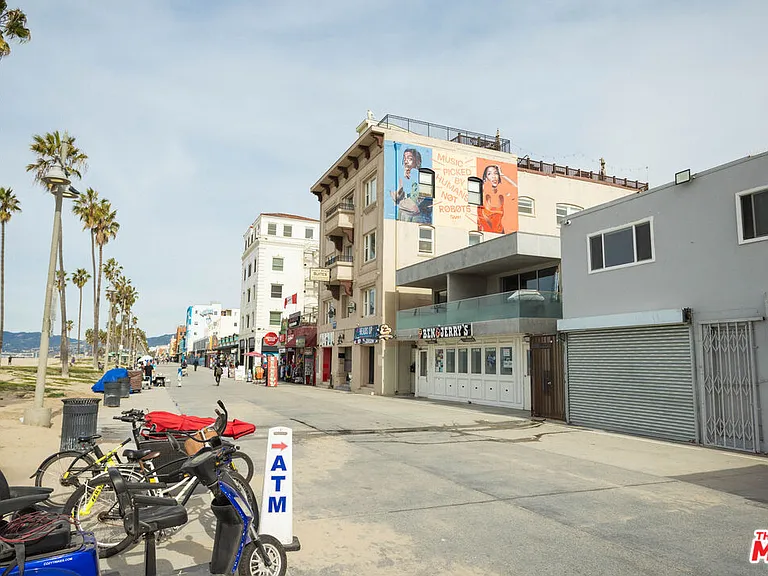 1313 Ocean Front Walk #10 — Photo 19