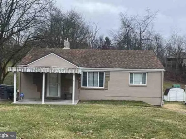 31 Kenwood Dr, Coraopolis, PA 15108