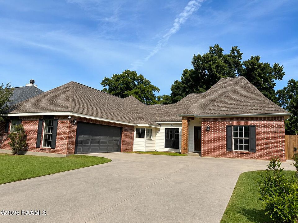 1st image of 104 Woodlake Ln