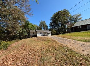 235 N Point Dr, Clendenin, WV 25045