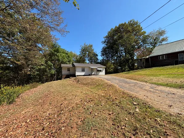 235 N Point Dr, Clendenin, WV 25045