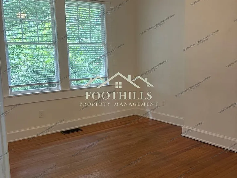 306 E Calhoun St — Photo 6