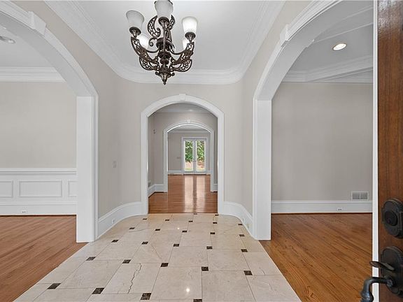 4th image of 3880 Stratford Walk Cir NE