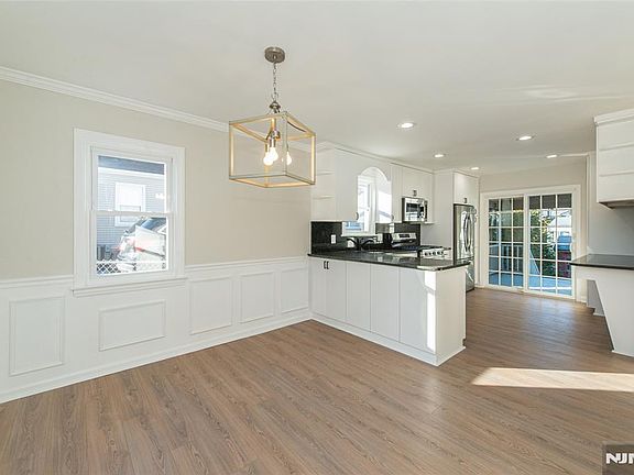 4th image of 64 Harwich Rd