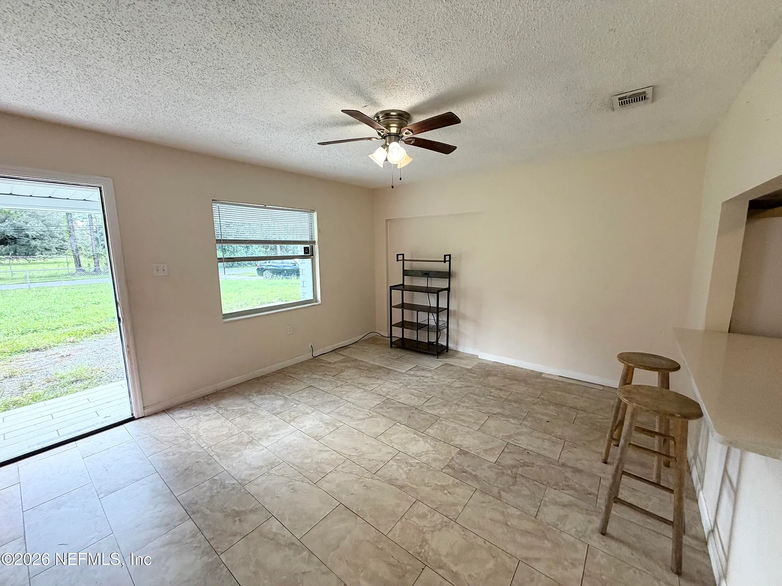2 bed, 1.0 bath, 700 sqft, $1,200 — Photo 3